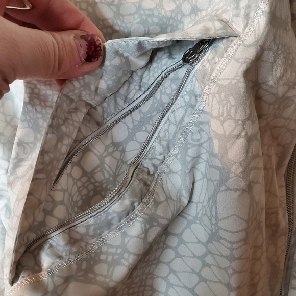 Womens Lululemon Run Hustle Jacket Size 6 White Reflective Glacier Lace - Picture 3 of 16